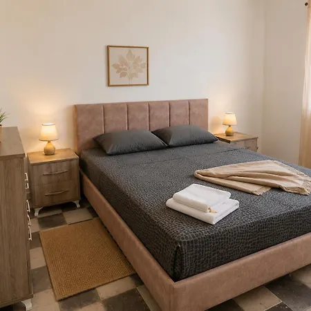 Gilda Cozy Apartment, In The Center Of Lushnjë